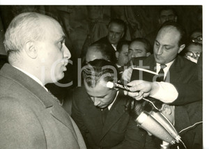 1959 ROMA Amintore FANFANI rassegna le dimissioni durante conferenza stampa