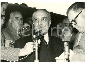 Fotografia d epoca originale 1958 ROMA On. Amintore FANFANI rilascia dichiarazioni ai giornalisti Foto 18x13 1