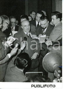 1954 ROMA - DC Amintore FANFANI circondato dai giornalisti *Foto 13x18 cm