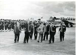 Fotografia d epoca originale 1958 PARIS ORLY Amintore FANFANI con Charles DE GAULLE in aeroporto Foto 18x13 1