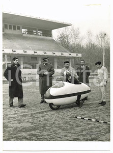 1957 AUTODROMO DI MONZA Romolo FERRI cerca di battere record velocità su GILERA