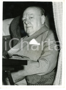 1953 LONDON Victoria Station - Sir Winston CHURCHILL seating in his carriage 