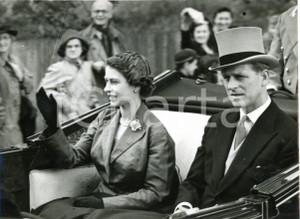 1953 ASCOT - ELIZABETH II with Duke of EDINBURGH driving to Royal race meeting