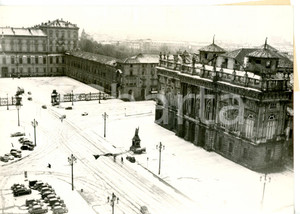 1954 TORINO Eccezionale nevicata - Veduta di Piazza Castello *Foto 18x13 cm Fotografia d'epoca, con didascalia coeva al verso. CONDIZIONI: FAIR (lieve ondulatura al margine superiore)FORMATO: 18x13 cm    originale e autentica 1