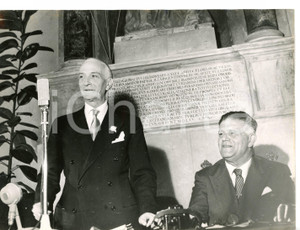 1960 ca GENOVA Antonio SEGNI al tavolo degli oratori *Fotografia 24x18 cm
