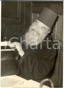 1959 GOUVIEUX Messali HADJ répond aux journalistes après l'attentat *Photo