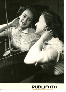 1954 ROMA L'attrice Lucy VALNOR allo specchio *Foto ARTISTICA 13x18 cm