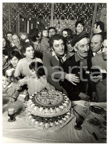 Fotografia d epoca originale 1975 MONZA Mino REITANO festeggia il compleanno Foto 18x24 1