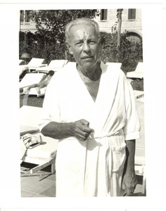 1990 ca LIDO DI VENEZIA Ritratto di Gian Luigi RONDI in accappatoio *Foto 20x25