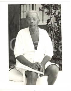 1990 ca LIDO DI VENEZIA Ritratto di Gian Luigi RONDI in accappatoio (6) *Foto