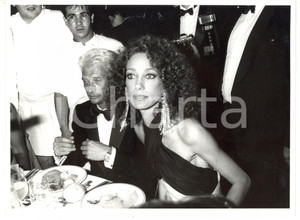 1990 ca CINEMA Marisa BERENSON a cena con Johnny HALLYDAY - Foto 24x18 cm