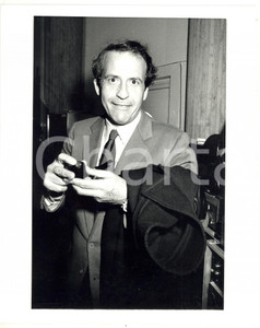 1987 RIMINI 44° Congresso PSI - Antonino FAVA fuma una pipa *Foto 20x25 cm