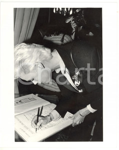 Fotografia d epoca originale 1987 MILANO Brigitte NIELSEN presenta Every body tells a story  Foto 5 1