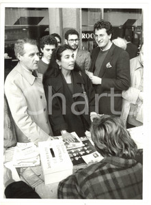 1987 MILANO Raccolta firme referendum Giustizia *Foto VINTAGE 18x24 cm