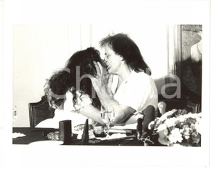 1988 CANNES Festival del Cinema - Bacio tra Klaus KINSKI e Debora CAPRIOGLIO