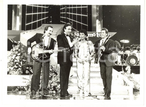 1985 FESTIVAL DI SANREMO - RICCHI E POVERI sul palco con Pippo BAUDO - Foto