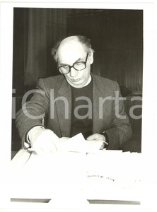 1990 ca ROMA Ritratto giornalista Adriano GUERRA *Foto VINTAGE 18x24 cm