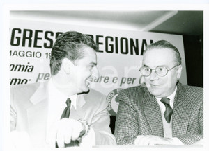 Fotografia d epoca originale 1989 MILANO Congresso regionale PSI Ugo FINETTI Antonio NATALI Foto 24x18 cm 2 1