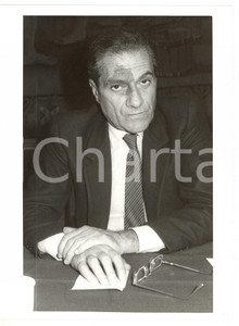 1990 ca MILANO Ritratto dello scrittore Carlo CASTELLANETA - Foto VINTAGE 18x24