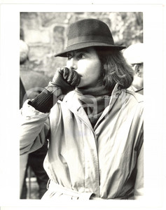 1990 ca CINEMA Ritratto della regista Gioia BENELLI *Foto VINTAGE 20x25 cm Fotografia di agenzia. CONDIZIONI: G (ma piccola piegatura al margine destro)FORMATO: 20x25 cm  originale e autentica 1