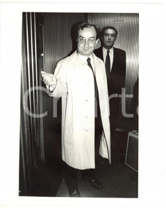 1985 ca MILANO - PSI Ritratto di Carlo TOGNOLI in ascensore *Foto 20x25 cm