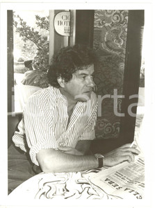 1985 ca VENEZIA Ciga Hotels - Cornelio BRANDINI fuma una sigaretta al bar *Foto