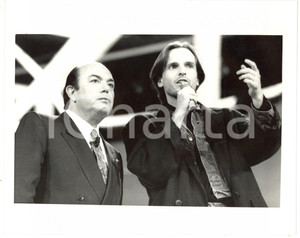 1988 SAINT VINCENT ESTATE Lino BANFI sul palco con Miguel BOSÈ *Foto 25x20 cm