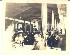 1908 COSTUME ITALIA Un pranzo sociale in un parco *Foto VINTAGE 11x9 cm