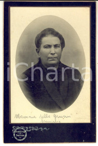 1900 ca TREVISO Ritratto di donna in abito scuro *Foto FERRETTO 11x16 cm Fotografia d'epoca, su cartoncino rigido.  CONDIZIONI: FAIR (abrasioni al verso)    originale e autentica 1