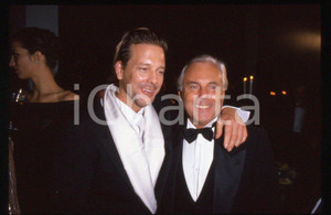 Fotografia d epoca originale Giorgio ARMANI e Mickey ROURKE  CINEMA 1990 ca  35 mm vintage slide 5 1