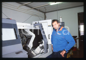 Robert SÖLVA Racing SUSPENSIONS SELVA VAL GARDENA 2000 ca 35 mm vintage slide 20 Diapositiva d'epoca, in formato 35 mm.CONDIZIONI: GOODE' severamente vietata la riproduzione. Tutti i diritti sono riservati.Nella diapositiva ICharta mette in vendita, sul negozio eBay e in esclusiva sul sito "icharta" il proprio archivio composto da numerose diapositive e negativi fotografici d'epoca, tutti originali e autentici, che attraversano la storia del costume italiano tra gli la fine degli anni Sessanta e Novanta.Si tratta di uno sguardo inedito sull'attualit&agrave;, la politica, la vita quotidiana, il gossip e la cultura, che fotografa il cambiamento della nazione in quest'ultimo scorcio del XX secolo. Un'occasione unica per il mercato del collezionismo, che vede finalmente disponibile un archivio eccezionale per vastit&agrave;, tematiche e condizioni, in un settore (il negativo fotografico e la diapositiva) di assoluta novit&agrave; e dalle interessanti prospettive di investimento.  GOOD/buono   originale e autentica 1