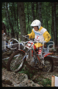 Campionato italiano TRIAL 2002 - BOSCO CHIESANUOVA 2002 35 mm vintage slide 9 Diapositiva d'epoca, in formato 35 mm.CONDIZIONI: GOODE' severamente vietata la riproduzione. Tutti i diritti sono riservati.Nella diapositiva ICharta mette in vendita, sul negozio eBay e in esclusiva sul sito "icharta" il proprio archivio composto da numerose diapositive e negativi fotografici d'epoca, tutti originali e autentici, che attraversano la storia del costume italiano tra gli la fine degli anni Sessanta e Novanta.Si tratta di uno sguardo inedito sull'attualit&agrave;, la politica, la vita quotidiana, il gossip e la cultura, che fotografa il cambiamento della nazione in quest'ultimo scorcio del XX secolo. Un'occasione unica per il mercato del collezionismo, che vede finalmente disponibile un archivio eccezionale per vastit&agrave;, tematiche e condizioni, in un settore (il negativo fotografico e la diapositiva) di assoluta novit&agrave; e dalle interessanti prospettive di investimento.  GOOD/buono   originale e autentica 1