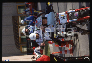 TRIAL Internazionale 2 GIORNI DELLA BRIANZA - MONZA 2002 35 mm vintage slide 24 Diapositiva d'epoca, in formato 35 mm.CONDIZIONI: GOODE' severamente vietata la riproduzione. Tutti i diritti sono riservati.Nella diapositiva ICharta mette in vendita, sul negozio eBay e in esclusiva sul sito "icharta" il proprio archivio composto da numerose diapositive e negativi fotografici d'epoca, tutti originali e autentici, che attraversano la storia del costume italiano tra gli la fine degli anni Sessanta e Novanta.Si tratta di uno sguardo inedito sull'attualit&agrave;, la politica, la vita quotidiana, il gossip e la cultura, che fotografa il cambiamento della nazione in quest'ultimo scorcio del XX secolo. Un'occasione unica per il mercato del collezionismo, che vede finalmente disponibile un archivio eccezionale per vastit&agrave;, tematiche e condizioni, in un settore (il negativo fotografico e la diapositiva) di assoluta novit&agrave; e dalle interessanti prospettive di investimento.  GOOD/buono   originale e autentica 1