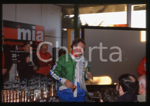 TRIAL Internazionale 2 GIORNI DELLA BRIANZA - MONZA 2002 35 mm vintage slide 28 Diapositiva d'epoca, in formato 35 mm.CONDIZIONI: GOODE' severamente vietata la riproduzione. Tutti i diritti sono riservati.Nella diapositiva ICharta mette in vendita, sul negozio eBay e in esclusiva sul sito "icharta" il proprio archivio composto da numerose diapositive e negativi fotografici d'epoca, tutti originali e autentici, che attraversano la storia del costume italiano tra gli la fine degli anni Sessanta e Novanta.Si tratta di uno sguardo inedito sull'attualit&agrave;, la politica, la vita quotidiana, il gossip e la cultura, che fotografa il cambiamento della nazione in quest'ultimo scorcio del XX secolo. Un'occasione unica per il mercato del collezionismo, che vede finalmente disponibile un archivio eccezionale per vastit&agrave;, tematiche e condizioni, in un settore (il negativo fotografico e la diapositiva) di assoluta novit&agrave; e dalle interessanti prospettive di investimento.  GOOD/buono   originale e autentica 1