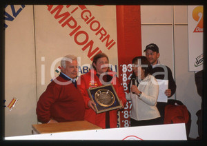 TRIAL Internazionale 2 GIORNI DELLA BRIANZA - MONZA 2002 35 mm vintage slide 29 Diapositiva d'epoca, in formato 35 mm.CONDIZIONI: GOODE' severamente vietata la riproduzione. Tutti i diritti sono riservati.Nella diapositiva ICharta mette in vendita, sul negozio eBay e in esclusiva sul sito "icharta" il proprio archivio composto da numerose diapositive e negativi fotografici d'epoca, tutti originali e autentici, che attraversano la storia del costume italiano tra gli la fine degli anni Sessanta e Novanta.Si tratta di uno sguardo inedito sull'attualit&agrave;, la politica, la vita quotidiana, il gossip e la cultura, che fotografa il cambiamento della nazione in quest'ultimo scorcio del XX secolo. Un'occasione unica per il mercato del collezionismo, che vede finalmente disponibile un archivio eccezionale per vastit&agrave;, tematiche e condizioni, in un settore (il negativo fotografico e la diapositiva) di assoluta novit&agrave; e dalle interessanti prospettive di investimento.  GOOD/buono   originale e autentica 1