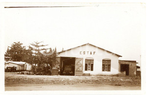 1930 ca CONGO BELGE - ELISABETHVILLE (?) Garage ESTAF - Photo ANIMEE 14x9 cm Fotografia originale d'epoca, in formato cartolina postale. GOOD/buono  Formato: 14x9 cm originale e autentica 1