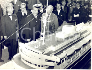 1955 PARIS Salone Nautico - Presidente René COTY visita il Salone Nautico *Foto