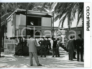 1958 NAPOLI Mostra d'Oltremare - Modello di casa prefabbricata in esposizione  Fotografia d'epoca con didascalia coeva al verso. CONDIZIONI: GFORMATO: 18x13 cm     originale e autentica 1