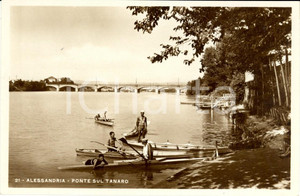 Cartolina originale da collezione 1930 ca ALESSANDRIA Bagnanti e canoe sul TANARO con sfondo ponte Cartolina NV 1