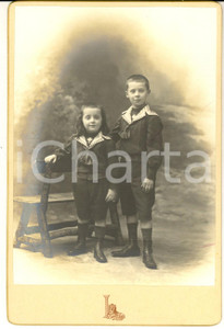 Fotografia d epoca originale 1890 ca PARIS Fratellini vestiti alla marinara Foto Grand Magasins LOUVRE 11x16 1