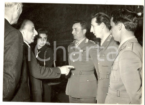 Fotografia d epoca originale 1957 ROMA Sindaco Umberto TUPINI riceve partecipanti al Concorso Ippico Foto 1