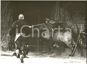 1985 ca FRANCE Teatro equestre ZINGARO - BARTABAS con un acrobata *Foto 24x18
