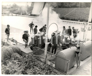 Fotografia d epoca originale 1970 ca LONDON FINCHLEY POOL Preparazione piscina per pallanuoto Foto 26x20 1