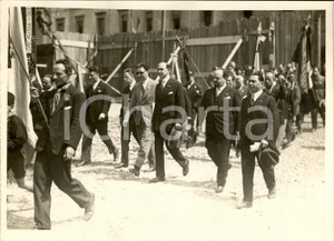 Fotografia d'epoca originale 1935 ca MILANO Associazioni combattenti Piazza SANT'AMBROGIO *Fotografia 1