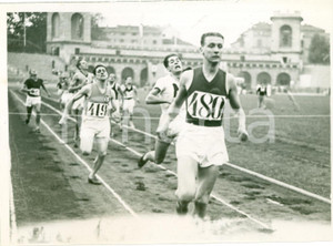 Fotografia d epoca originale 1934 MILANO Littoriali atletica Arrivo BREZZI del Guf TRIESTE al traguardo FOTO 1