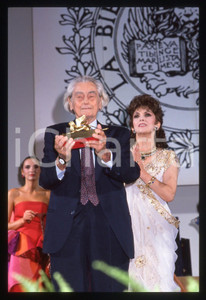 35mm vintage slide* 1988 VENEZIA Gina LOLLOBRIGIDA Joris IVENS Leone d'Oro (2)