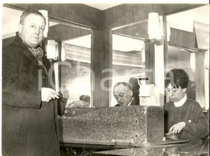 Fotografia d epoca originale 1965 FRANCE Lavoro in un ufficio postale Foto REPORTAGE 24x18 cm 1