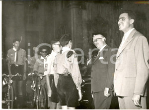 1956 TORINO Amedeo PEYRON riceve i boy scout in partenza per l'Europa *Foto 