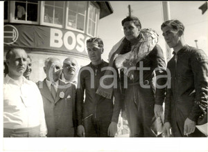 1954 STOCCARDA MOTO GP Premiazione DUKE - AMM - ARMSTRONG con Giuseppe GILERA
