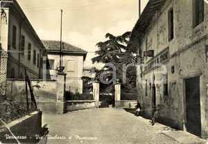 Cartolina originale da collezione 1950 ca VERMEZZO (MI) Via UMBERTO con municipio e Albergo SAN ZENONE DANNEGGIATA 1